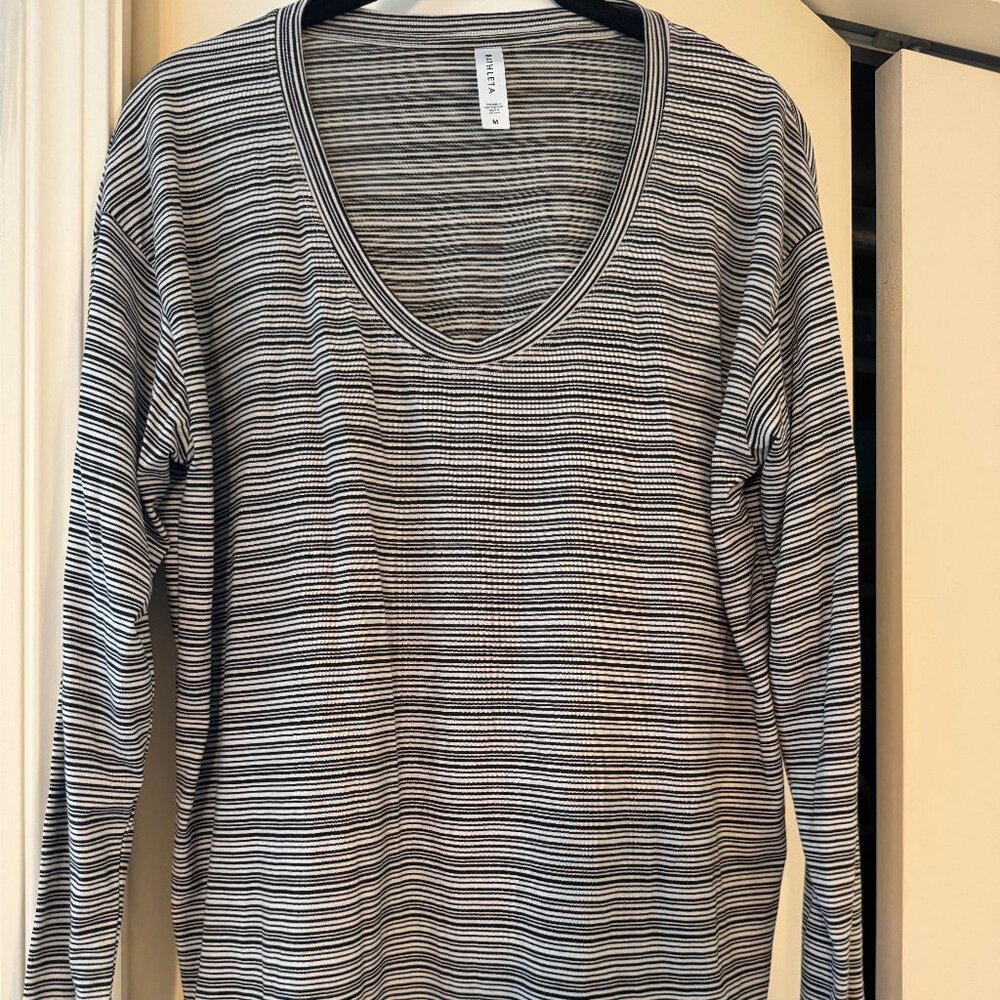 Athleta Cloudlight Stratus Gray & White Striped Long Sleeve Scoop Neck Top